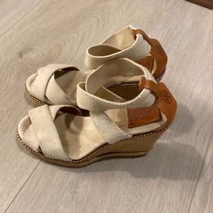 Adorable Tory Burch wedges, size 7